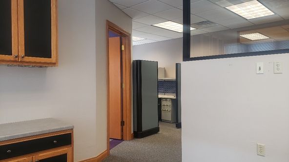 1,422 SF
